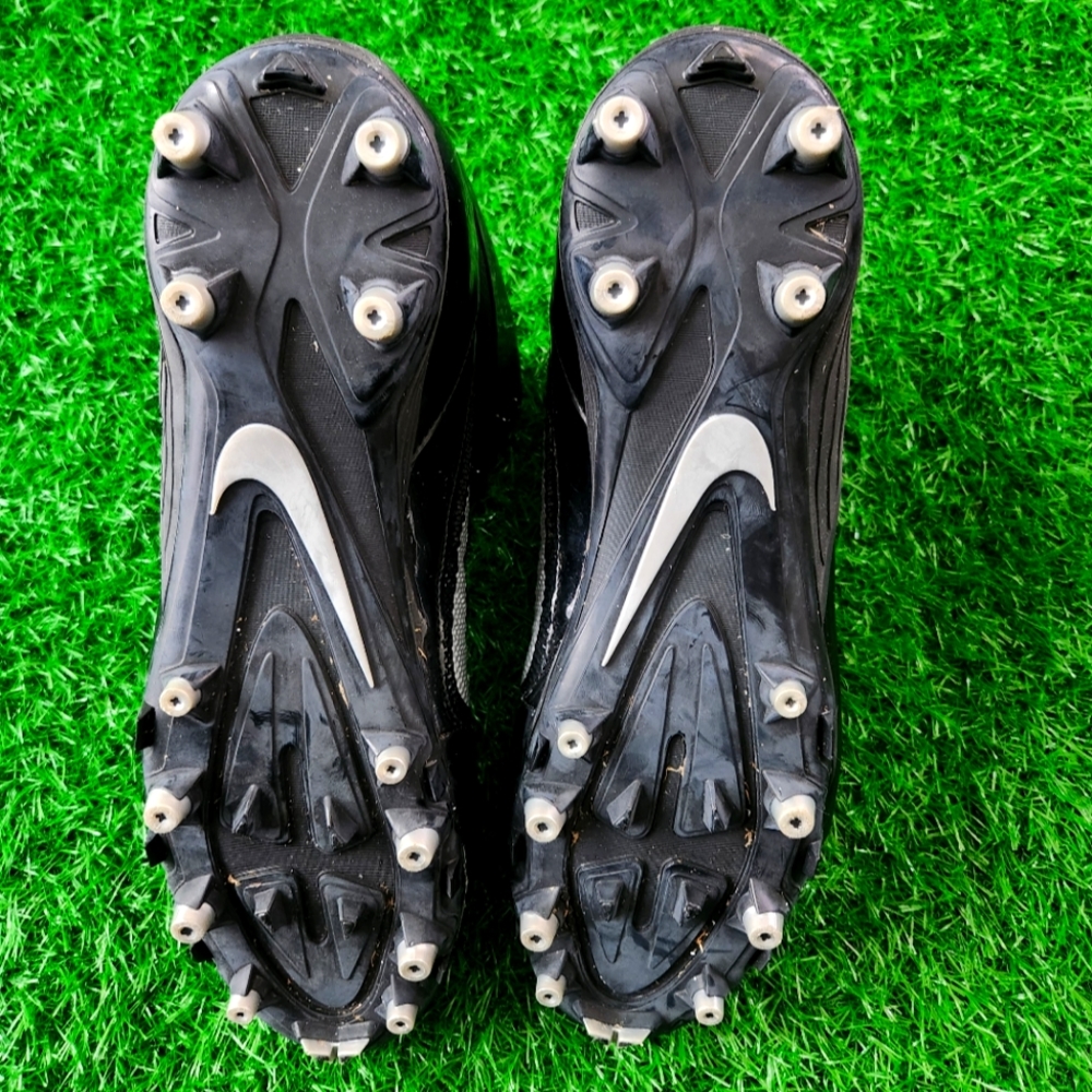 Nike Football Cleats - Picture 3 of 4